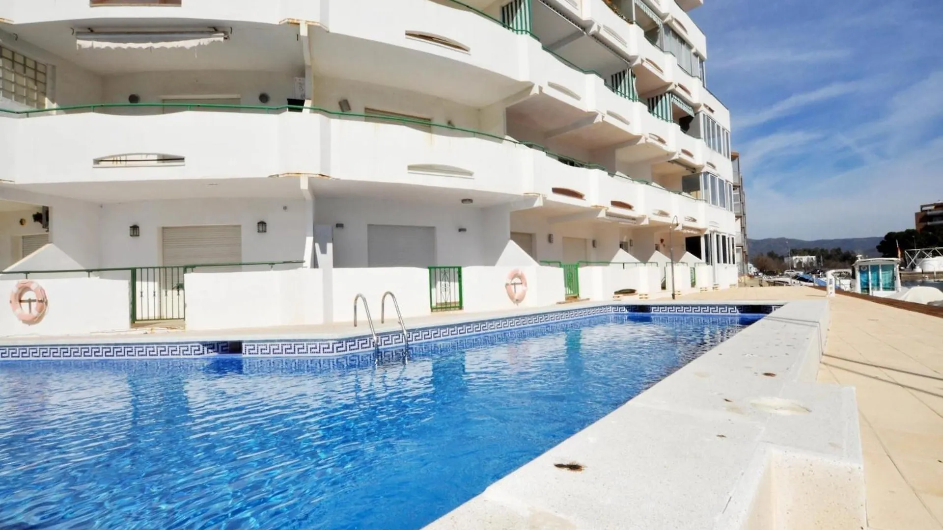 Comfortable Apartment In Roses With Canal View إسبانيا